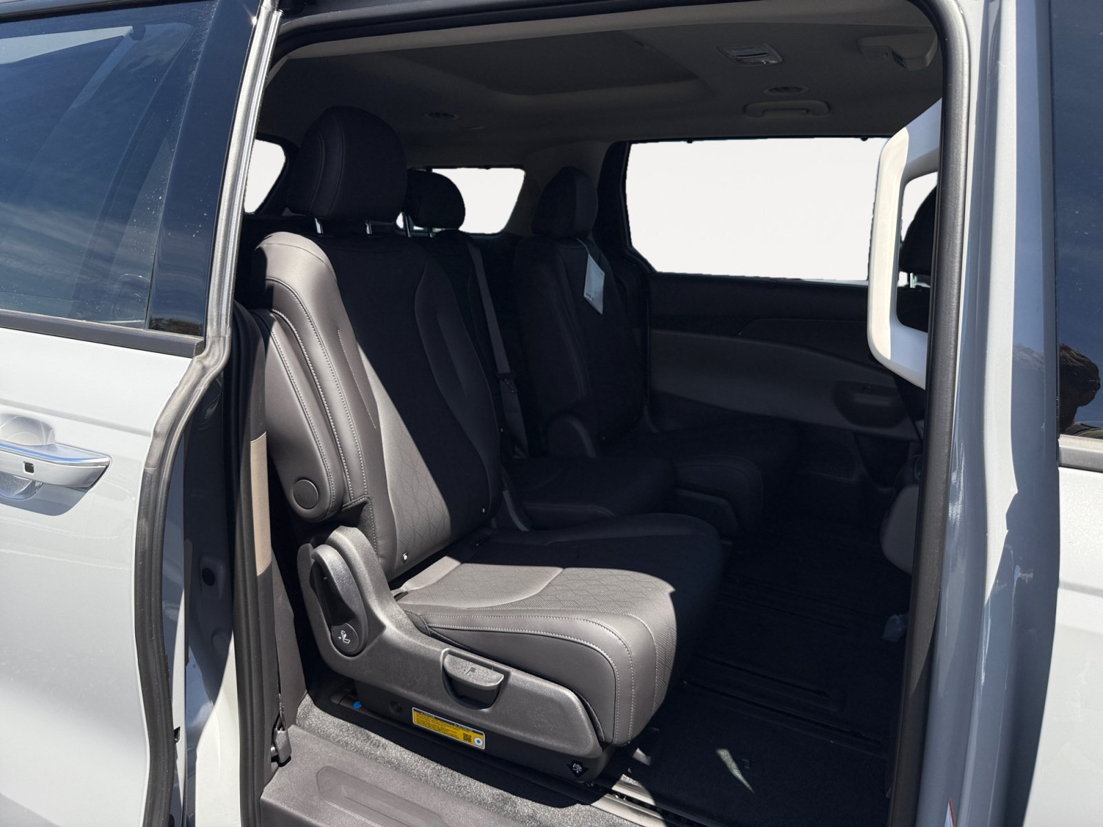 New 2027 Kia Carnival SX FWD image 18