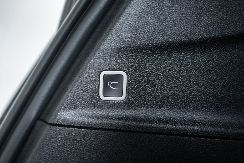 Used 2025 Chrysler Pacifica Select image 10