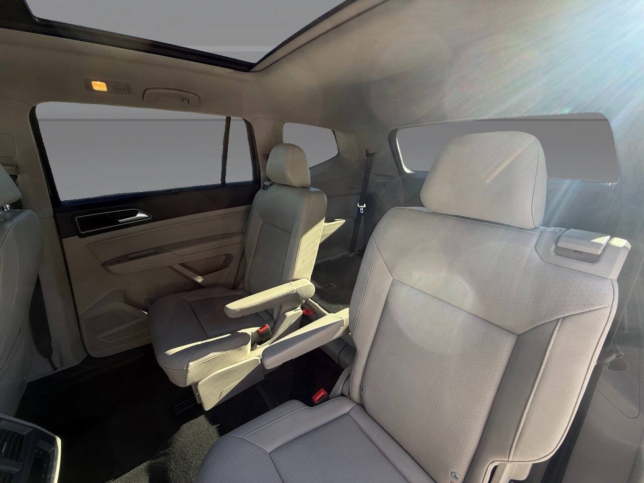 Used 2019 Volkswagen Atlas SEL R-Line AWD/4WD image 32