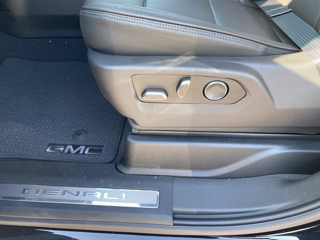 New 2026 GMC Yukon Denali w/ Advanced Technology Package AWD/4WD image 17