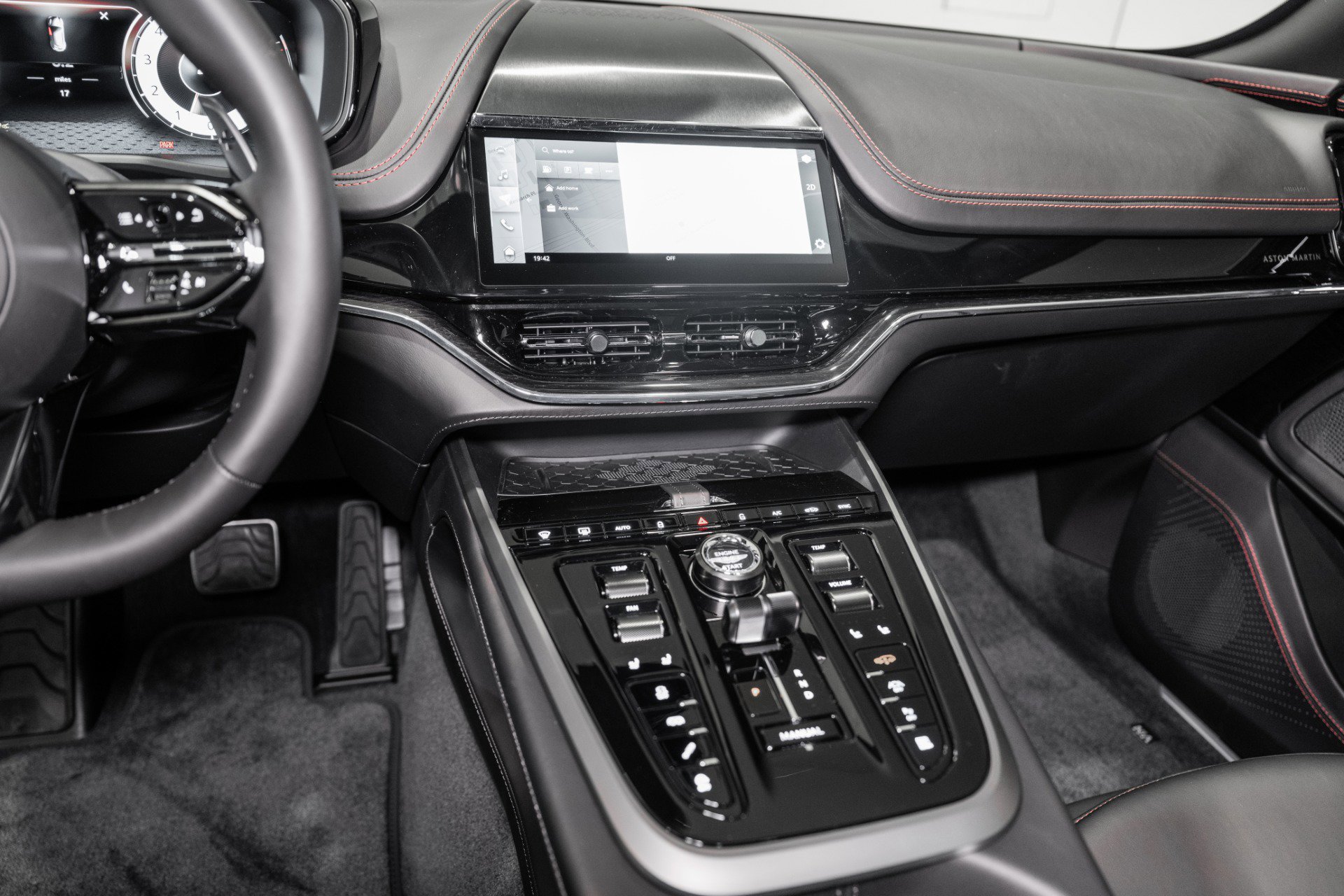 New 2026 Aston Martin DBX 707 image 26