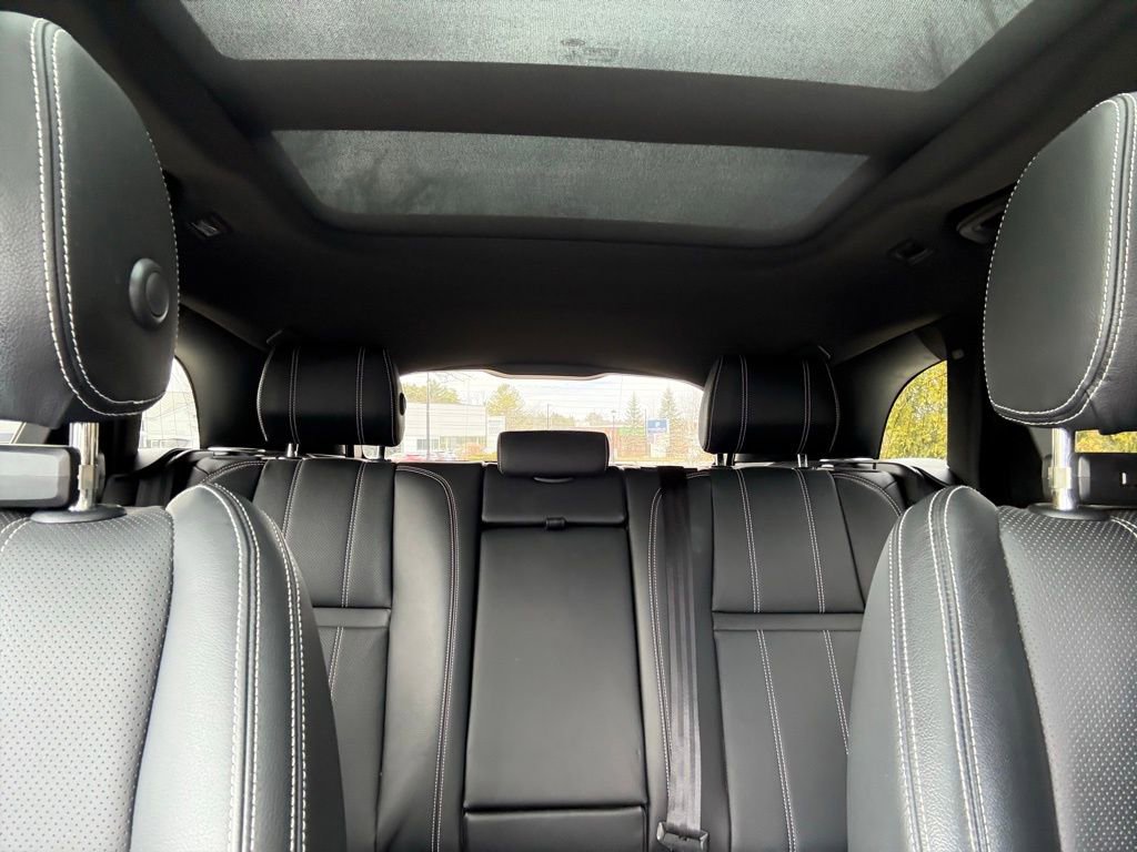 Used 2019 Land Rover Range Rover Velar R-Dynamic SE AWD/4WD image 44