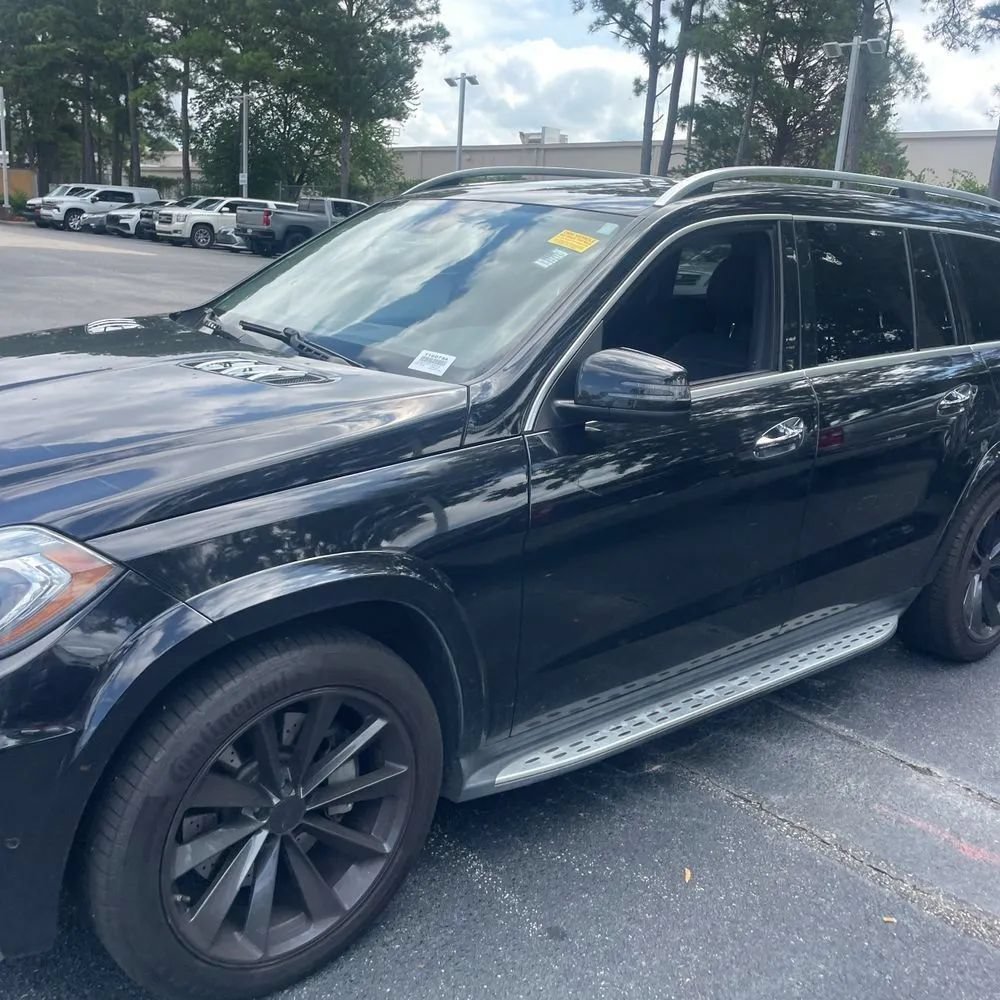 Used 2015 Mercedes-Benz GL 550 4MATIC image 2