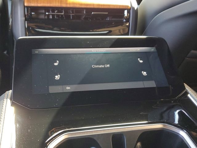 Used 2024 Jeep Grand Wagoneer Series III w/ HD Trailer Tow Package image 16