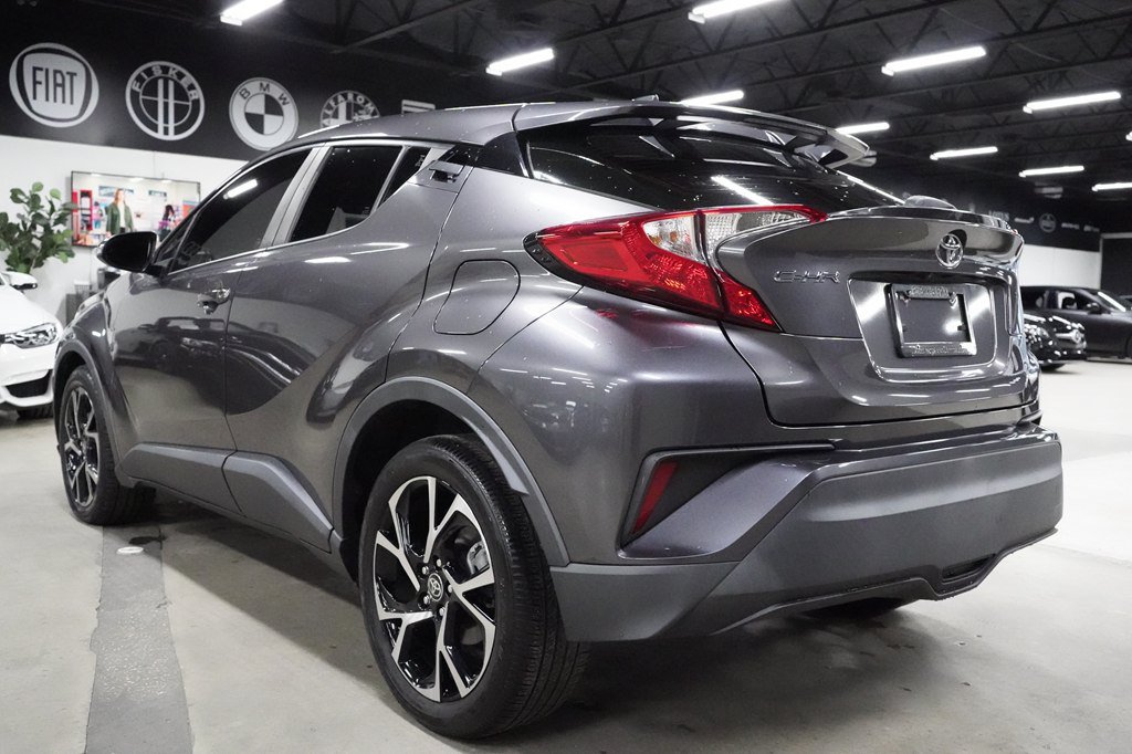 Used 2021 Toyota C-HR XLE FWD image 3
