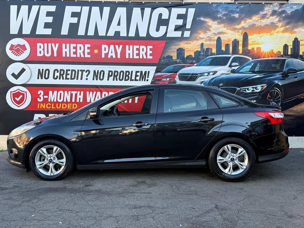 Used 2014 Ford Focus SE w/ SE Winter Package FWD image 4