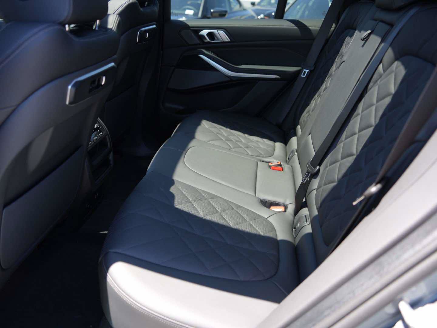 New 2026 BMW X5 xDrive40i w/ M Sport Package AWD/4WD image 10