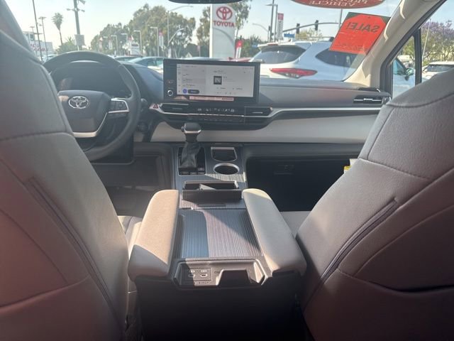 Certified 2026 Toyota Sienna XLE FWD image 22