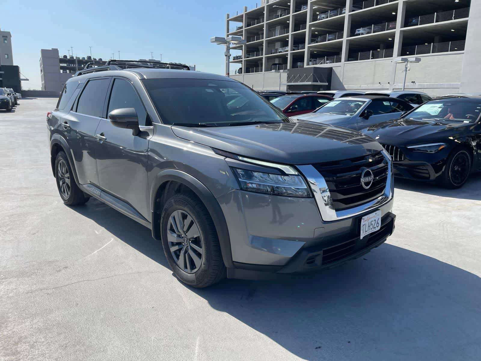 Used 2022 Nissan Pathfinder SV FWD image 2