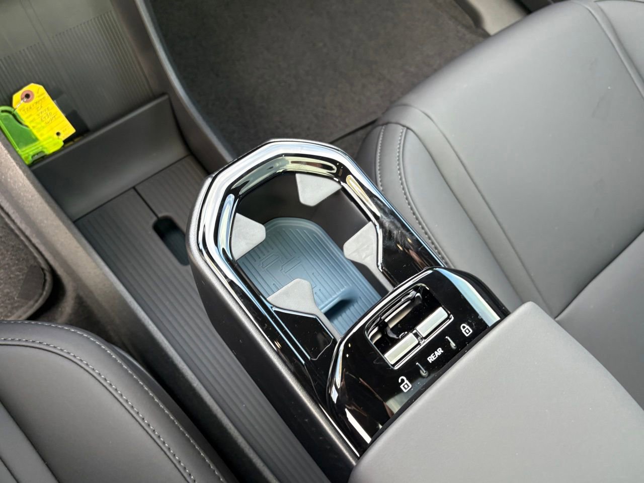 New 2026 Volvo EX30 Plus w/ Protection Package Premier image 13