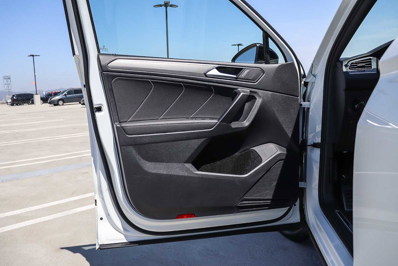 Used 2023 Volkswagen Tiguan SE R-Line FWD image 23