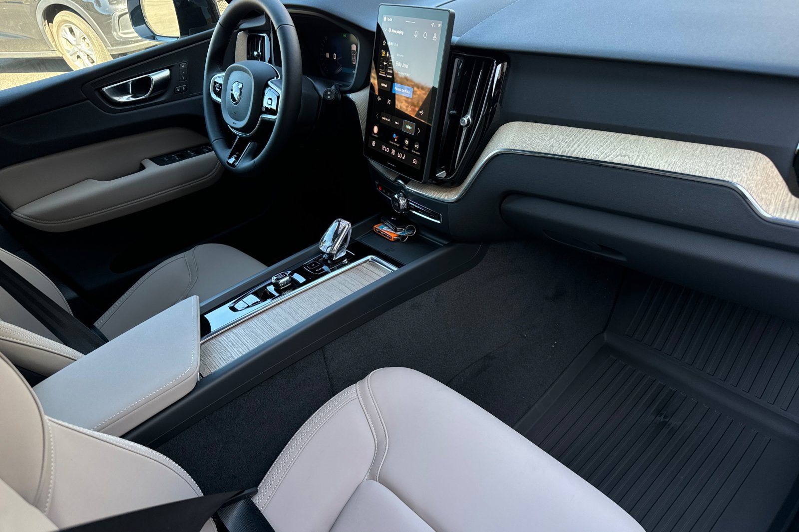 New 2026 Volvo XC60 B5 Plus w/ Protection Package Premier image 15