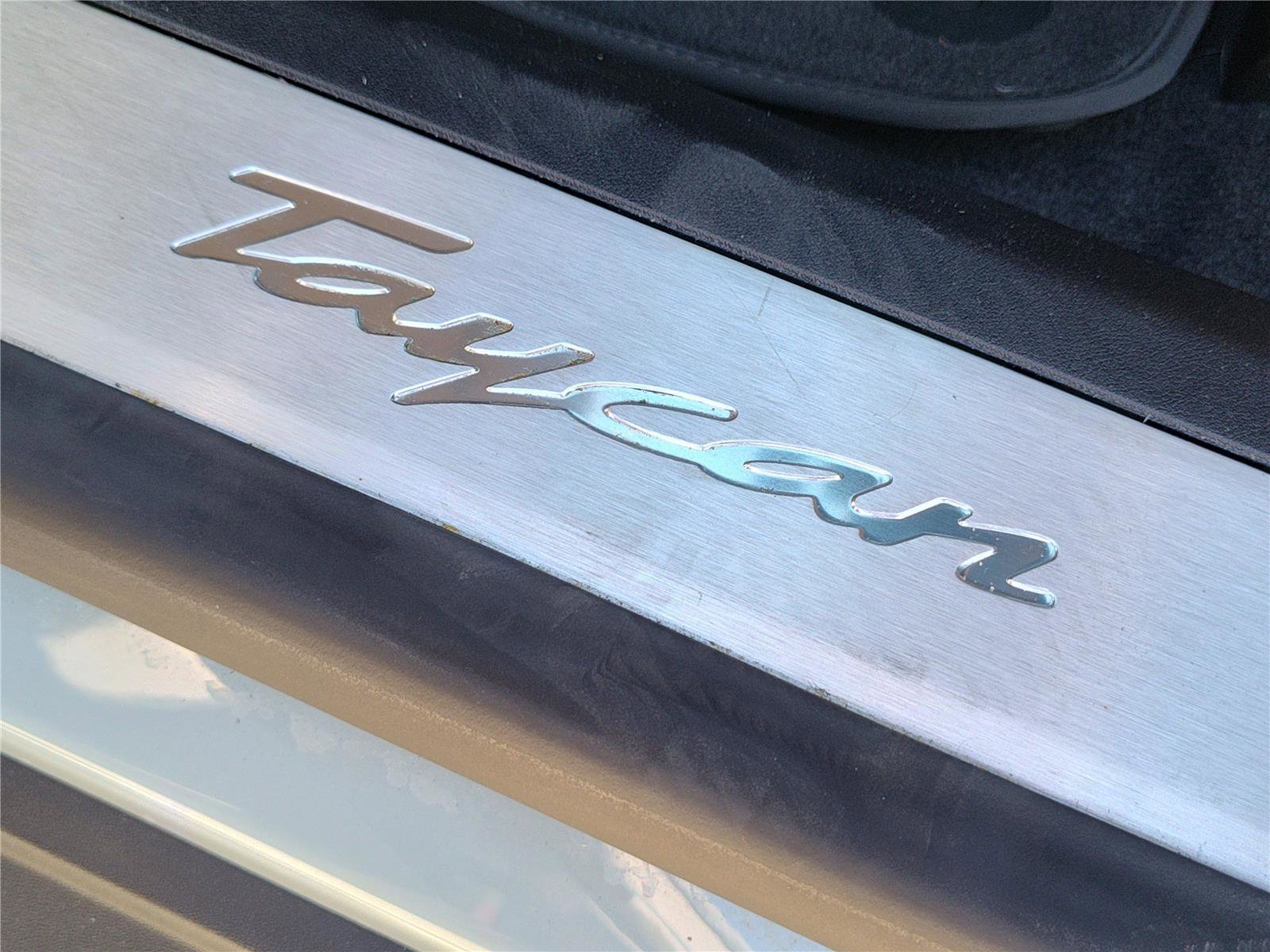 Used 2025 Porsche Taycan image 28