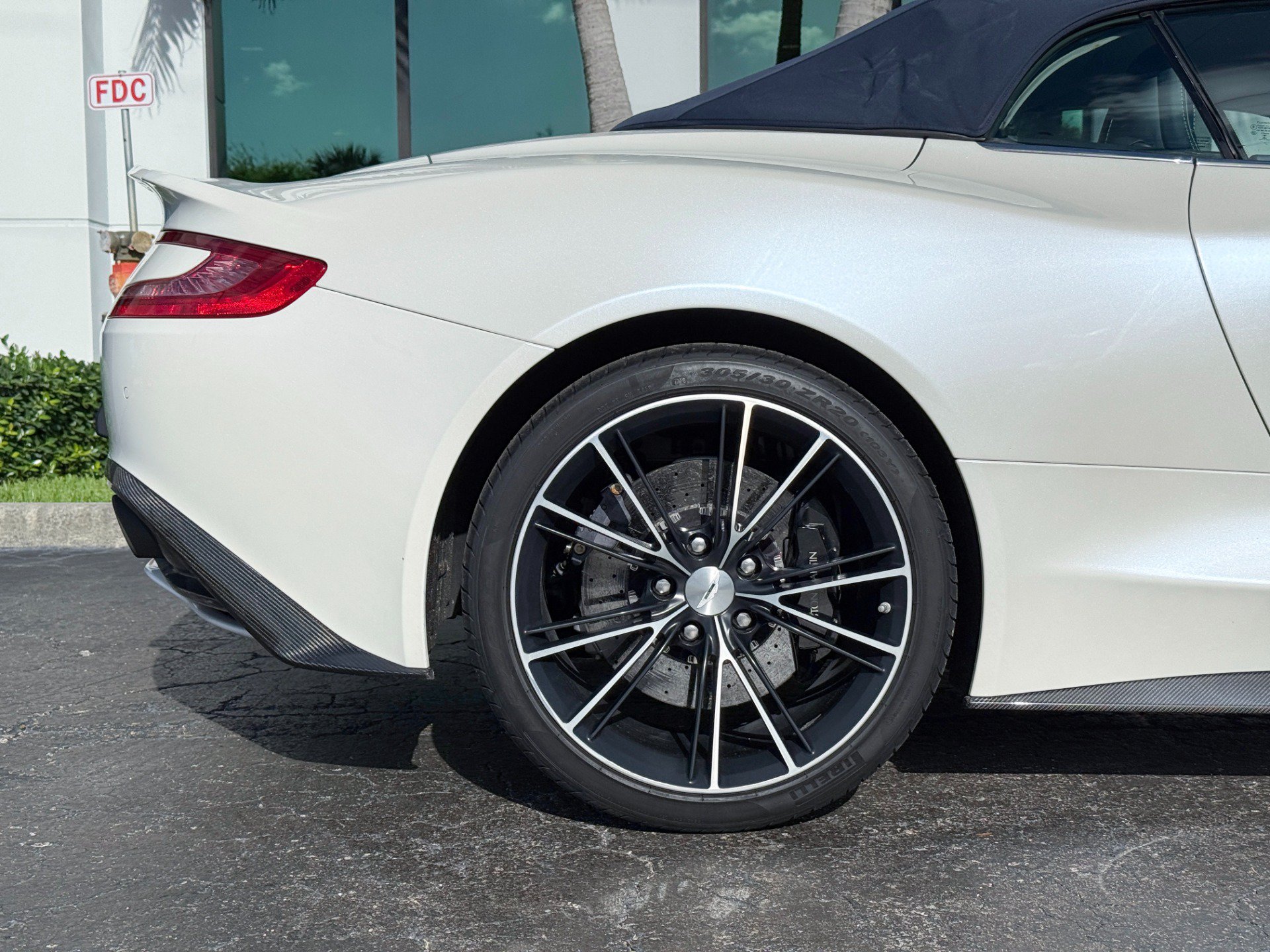 Used 2014 Aston Martin Vanquish Volante RWD image 20