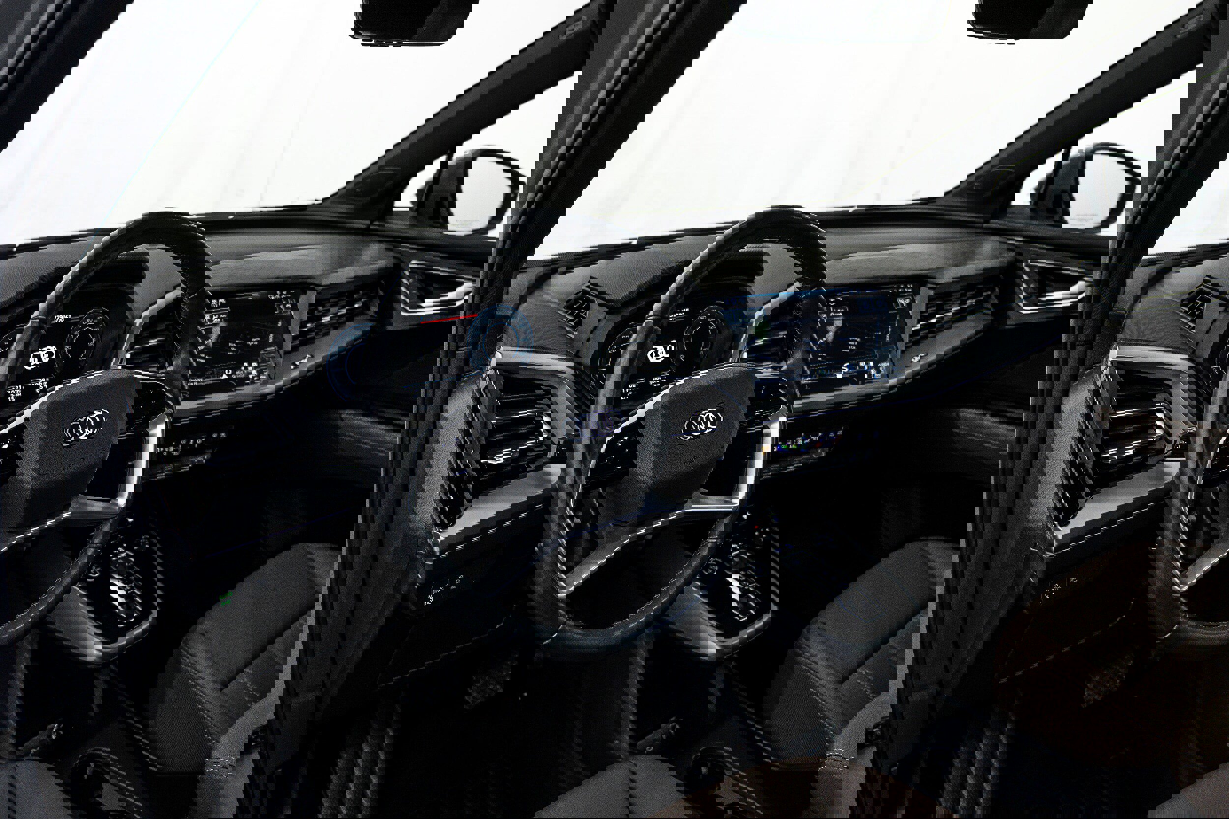 Used 2024 Audi Q4 e-tron Prestige image 9