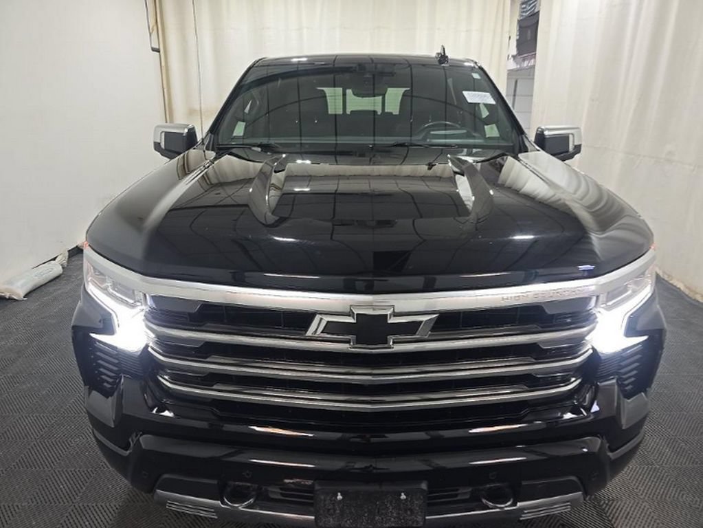 Used 2024 Chevrolet Silverado 1500 High Country w/ Technology Package AWD/4WD image 3