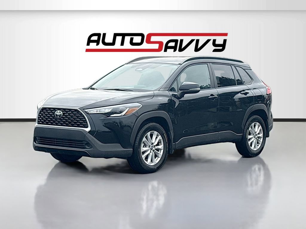 Used 2023 Toyota Corolla Cross LE w/ Moonroof Package image 3