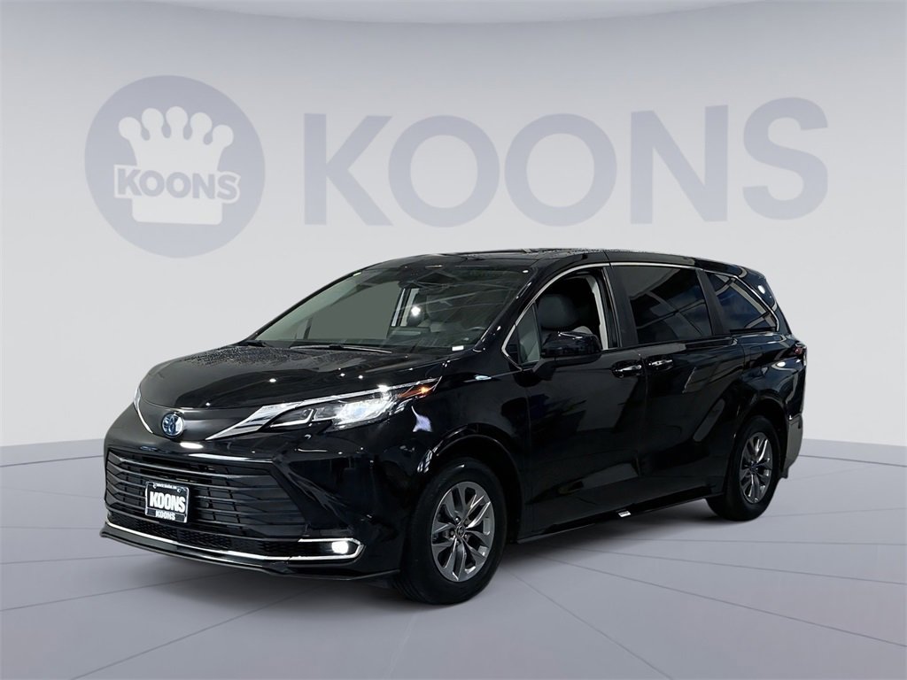Used 2022 Toyota Sienna XLE