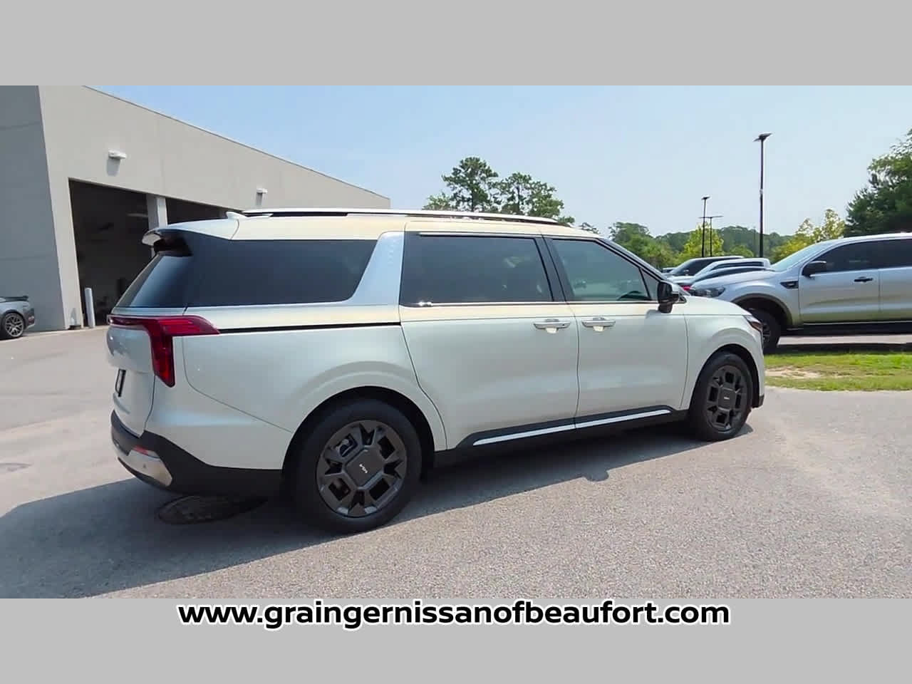 Used 2025 Kia Carnival SX FWD image 33