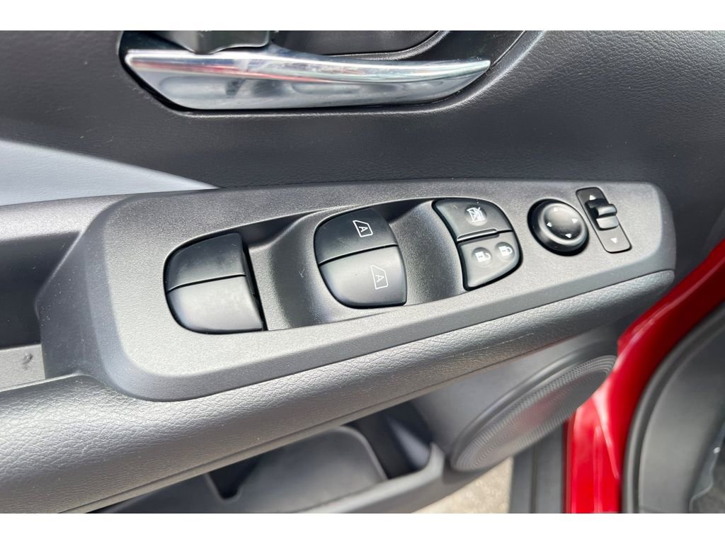 Used 2022 Nissan Kicks SR w/ Premium Package FWD image 12