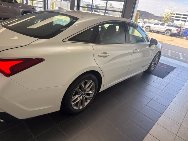 Used 2022 Toyota Avalon XLE FWD image 5
