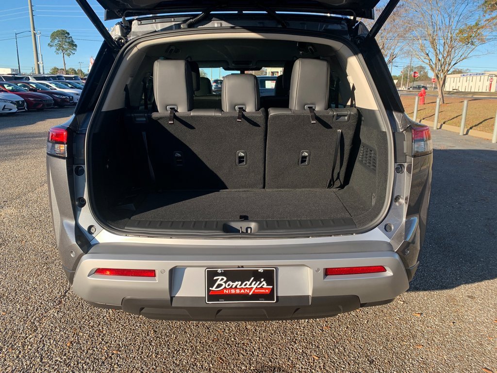 New 2025 Nissan Pathfinder SL image 4