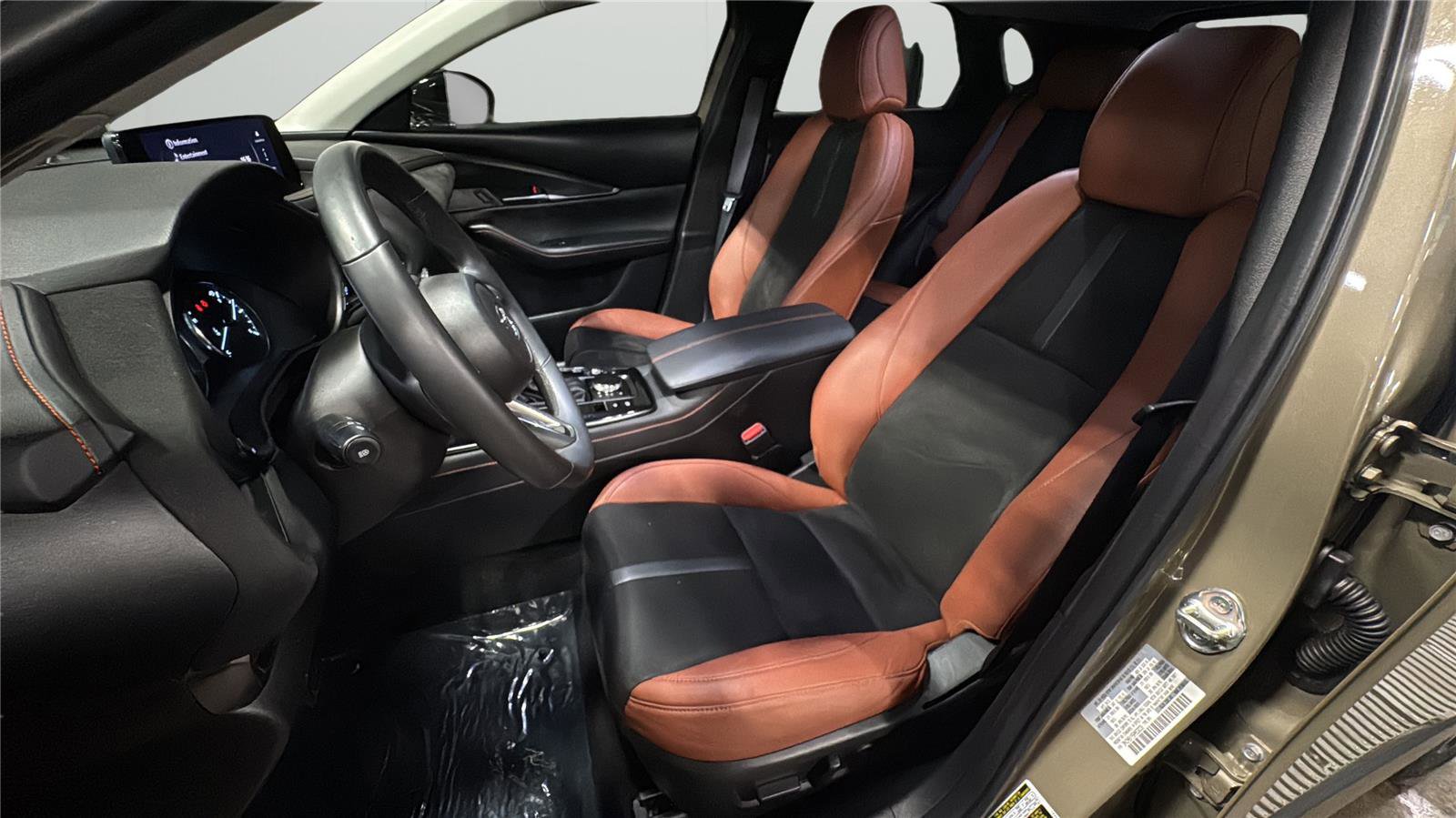 Used 2024 MAZDA CX-30 Carbon image 10