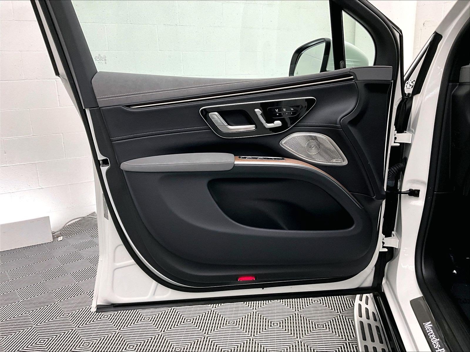 Certified 2023 Mercedes-Benz EQS 450+ SUV image 23