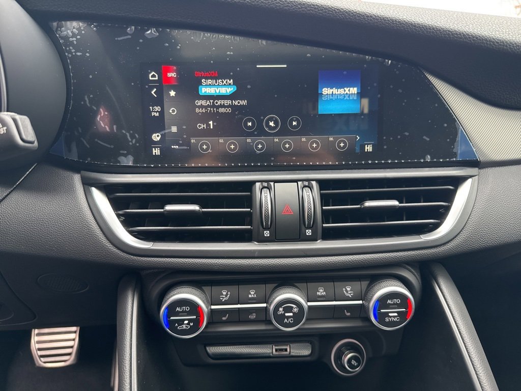 New 2025 Alfa Romeo Giulia AWD w/ Veloce Package AWD image 15