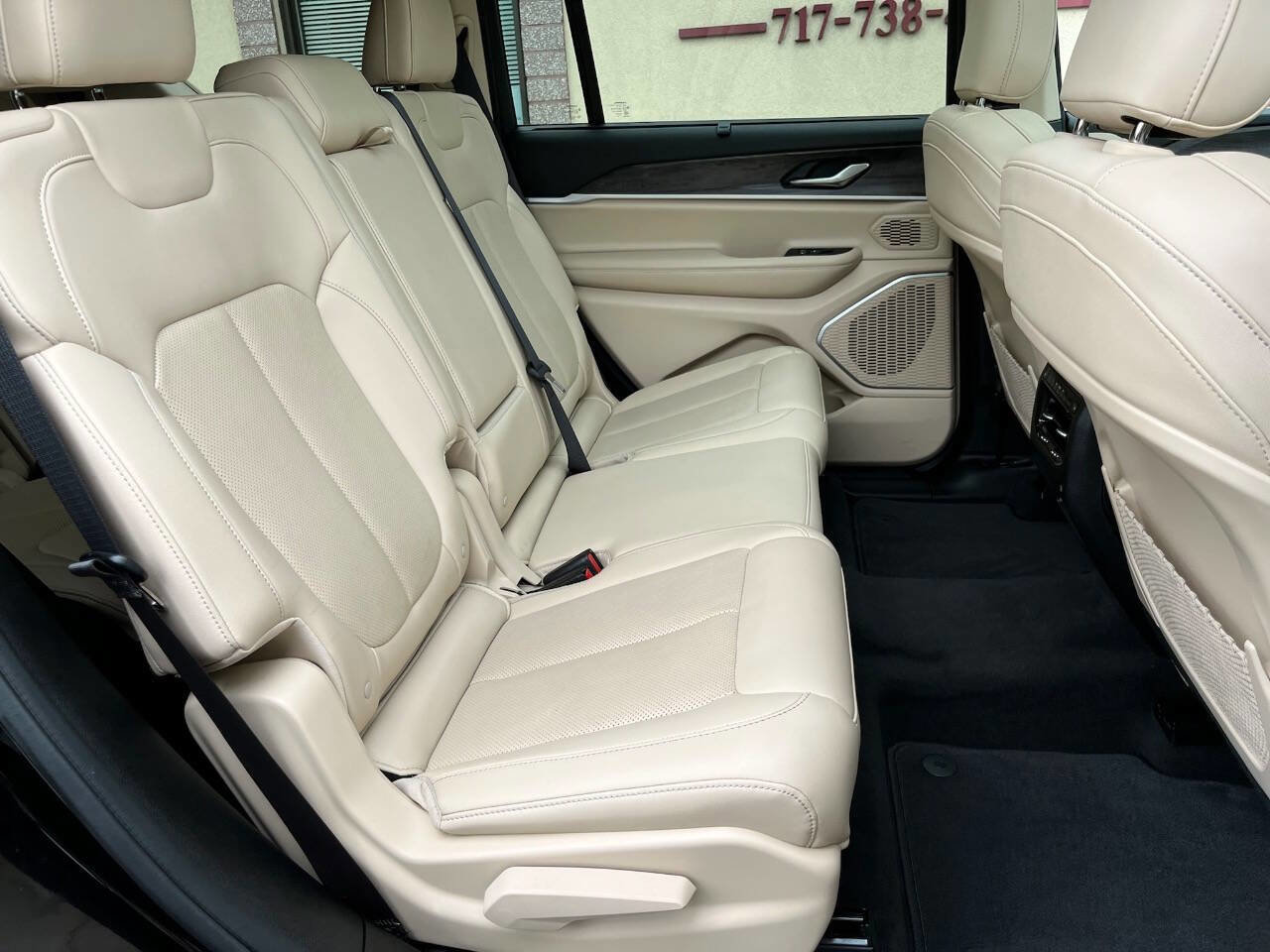 Used 2022 Jeep Grand Cherokee L Limited w/ Luxury Tech Group II image 10