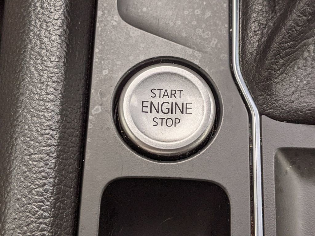 Used 2021 Volkswagen Atlas Cross Sport SE w/ Panoramic Sunroof Package image 30