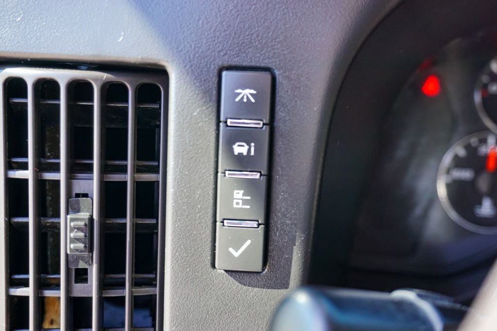 Used 2017 Chevrolet Express 3500 LT w/ LT Preferred Equipment Group RWD image 61
