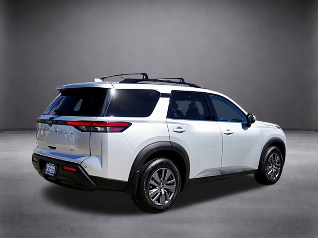 Used 2024 Nissan Pathfinder SV FWD image 4