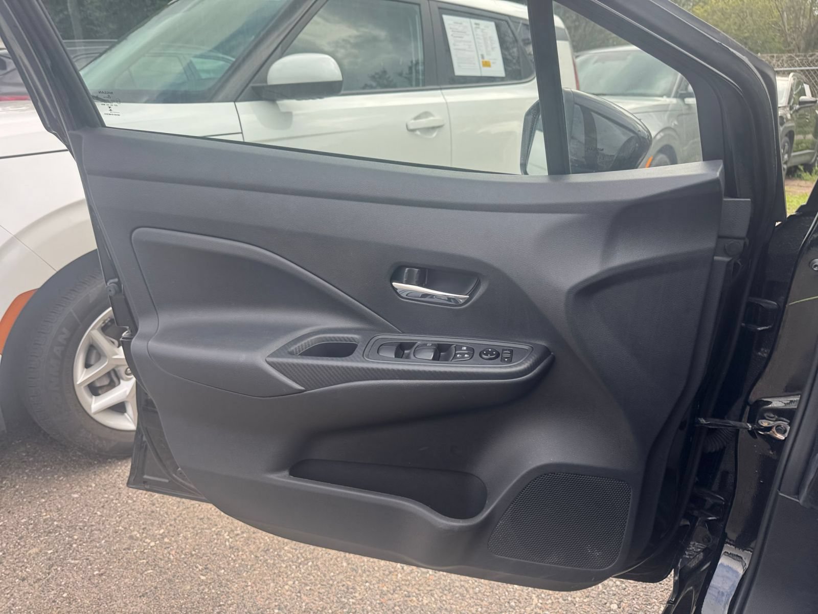 Used 2025 Nissan Versa SV FWD image 18