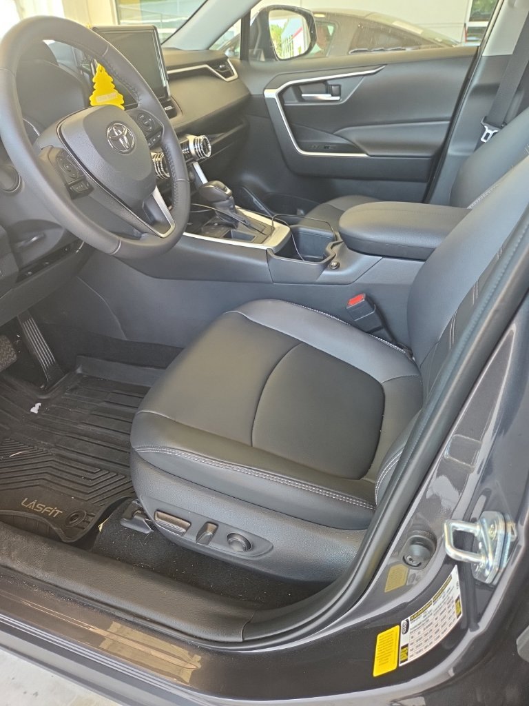 Used 2025 Toyota RAV4 XLE Premium FWD image 5
