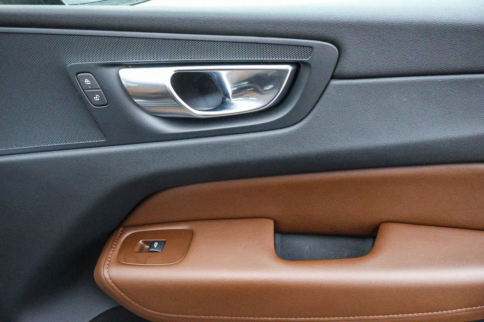 Used 2023 Volvo XC60 B5 Plus image 20