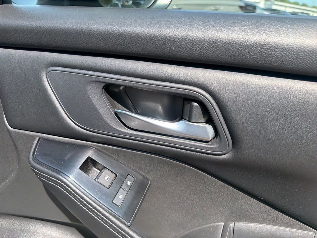 Used 2024 Nissan Rogue SV AWD/4WD image 31