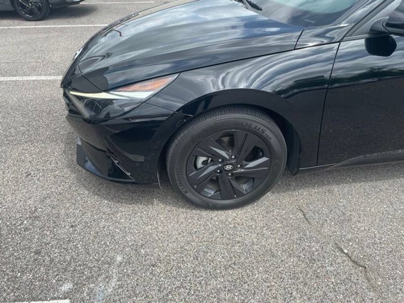 Used 2023 Hyundai Elantra SEL FWD image 3