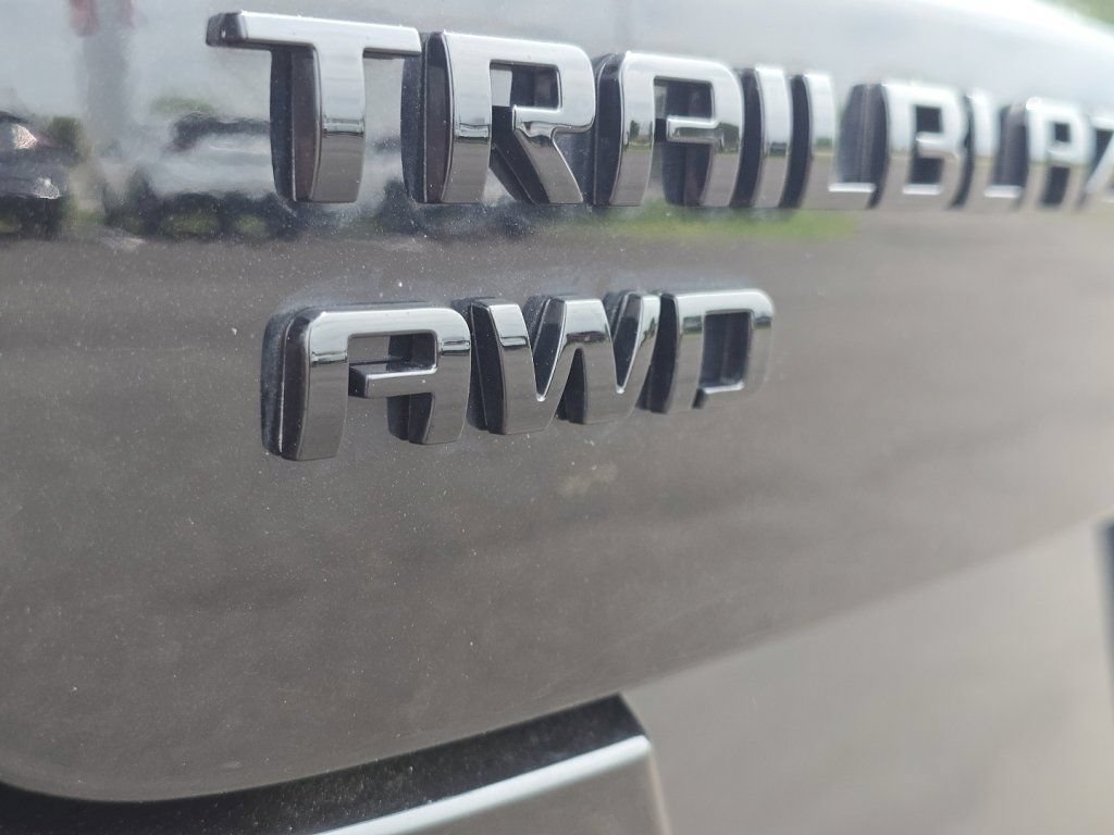 Used 2025 Chevrolet TrailBlazer RS w/ Convenience Package AWD/4WD image 21