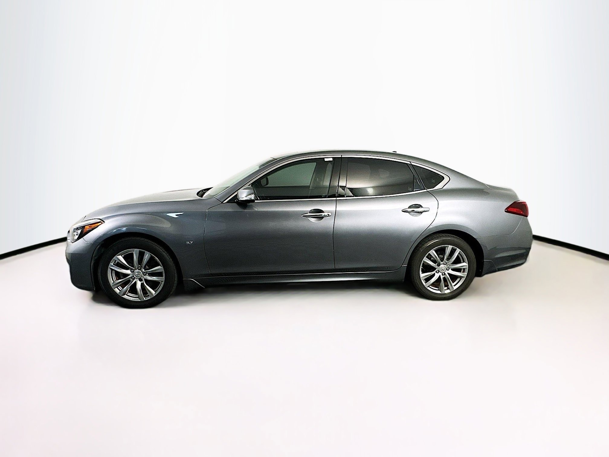 Used 2015 INFINITI Q70 3.7 image 4