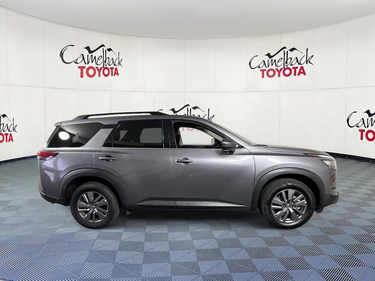 Used 2025 Nissan Pathfinder SV image 8