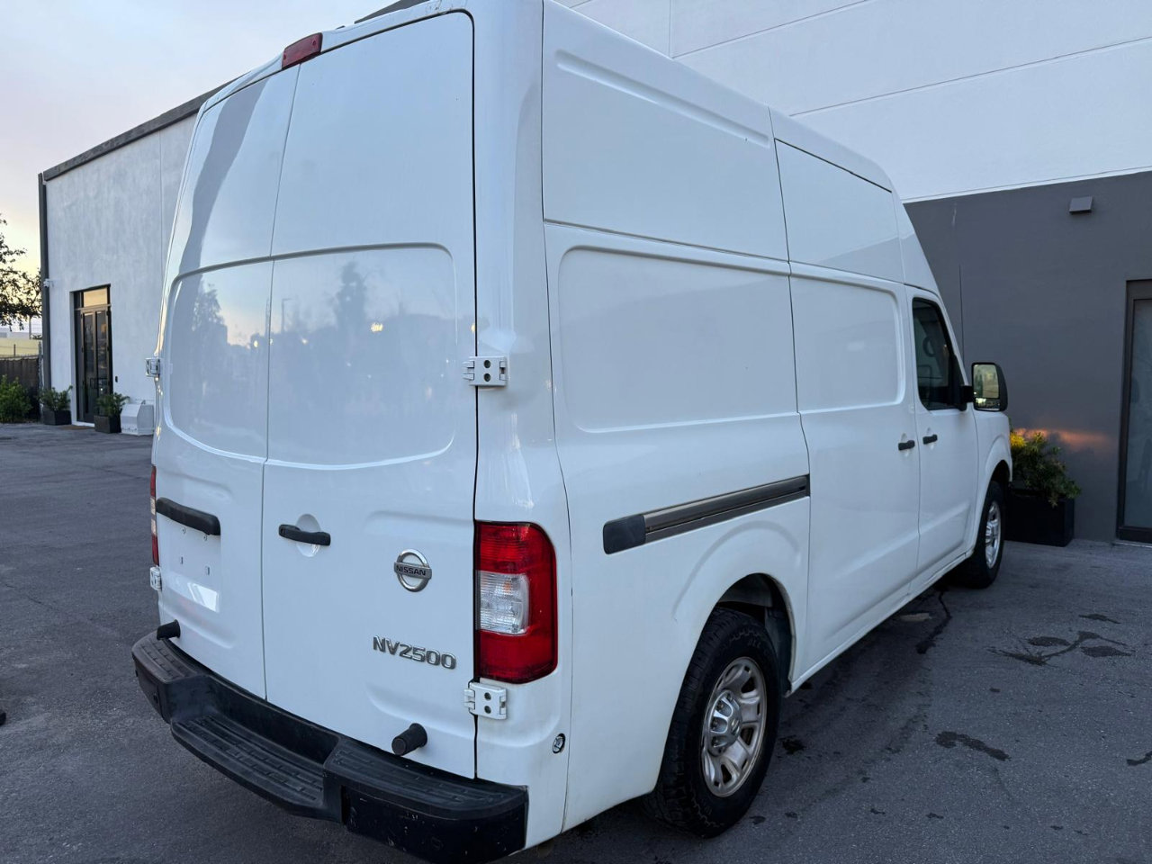 Used 2018 Nissan NV 2500 SV w/ Navigation Package image 2