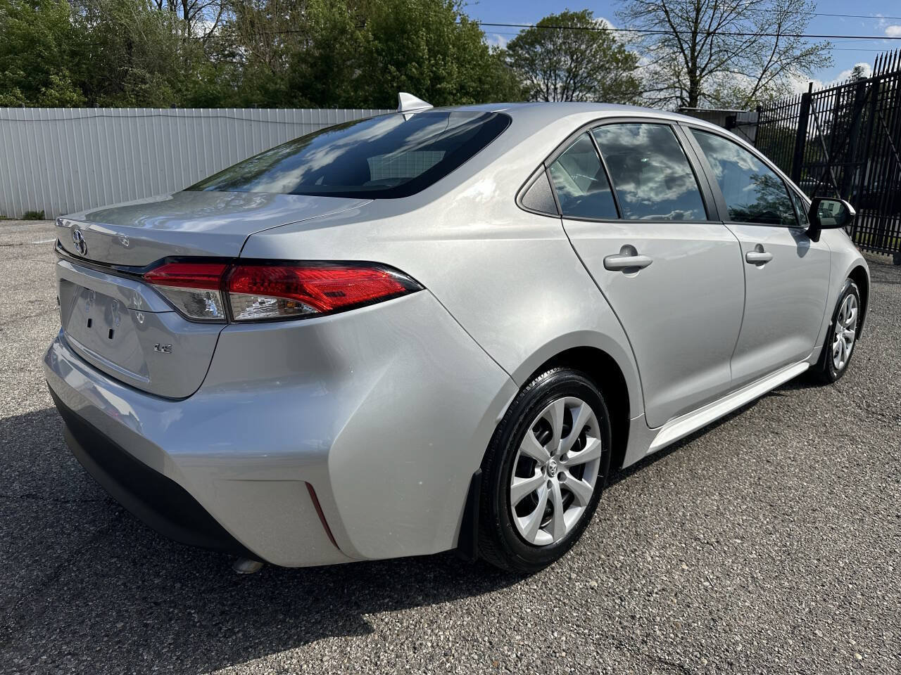 Used 2023 Toyota Corolla LE w/ Carpet Mat Package (TMS) FWD image 5