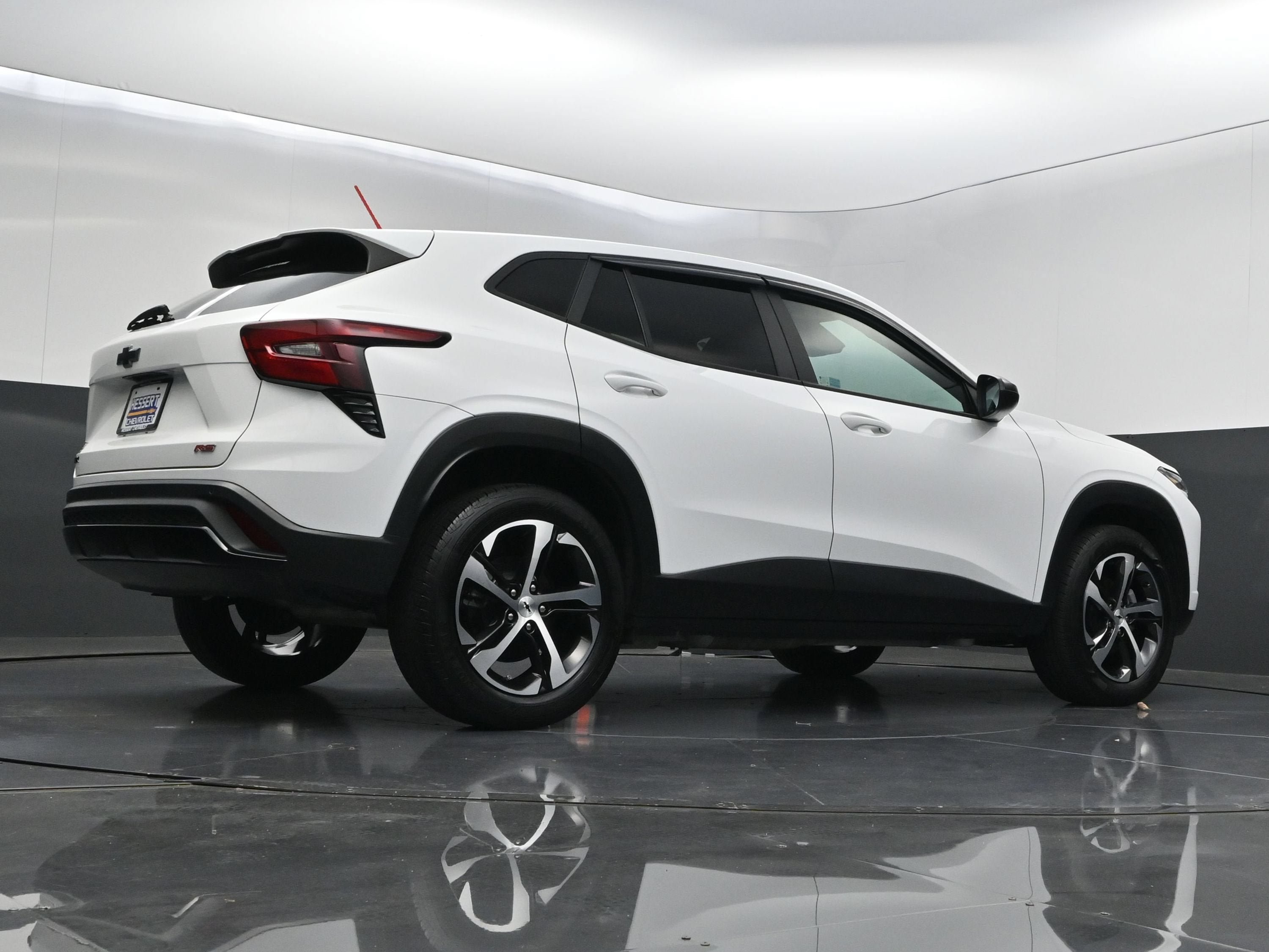 Certified 2024 Chevrolet Trax RS w/ Driver Confidence Package FWD image 39
