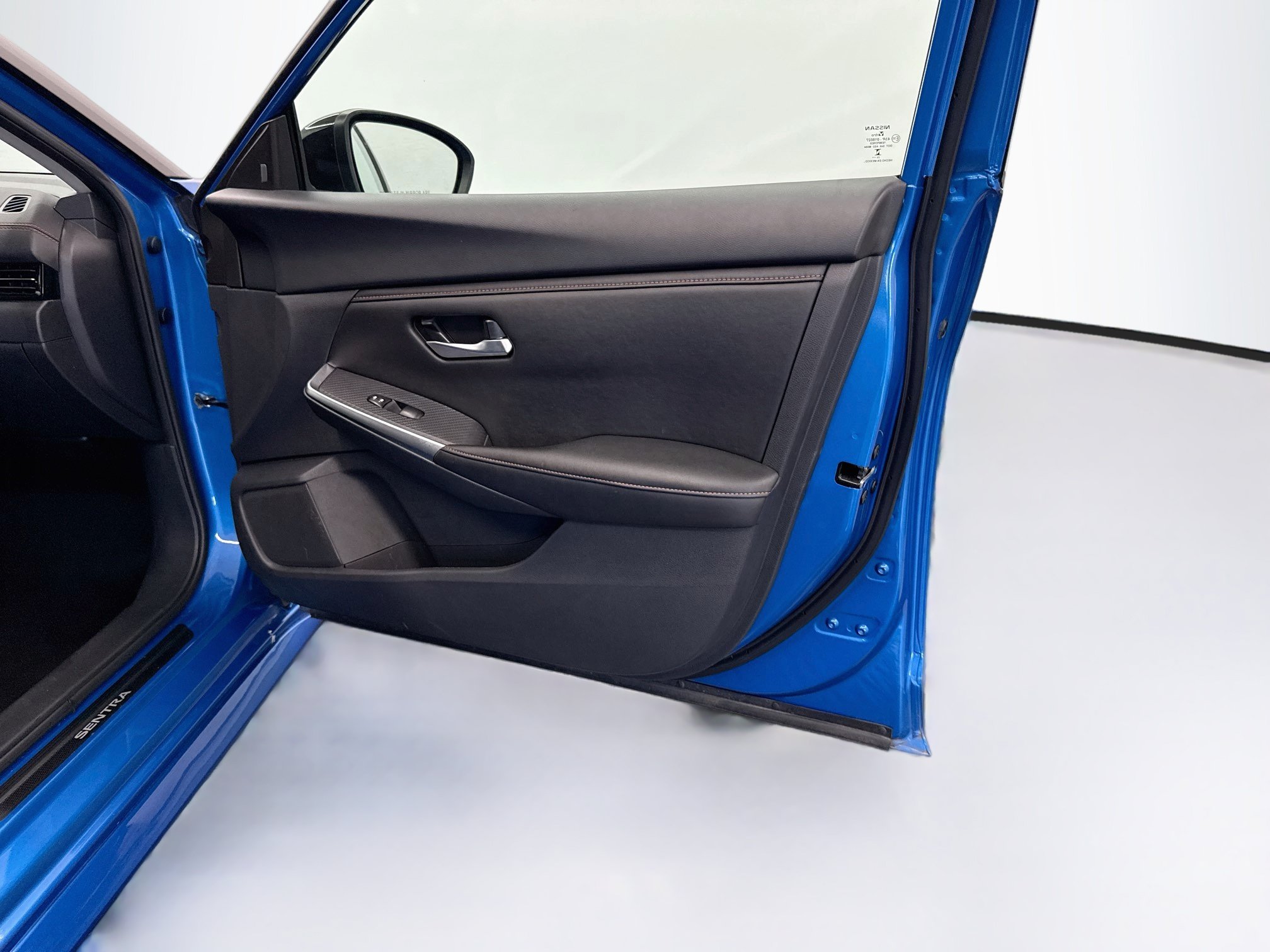 Used 2025 Nissan Sentra SR FWD image 31
