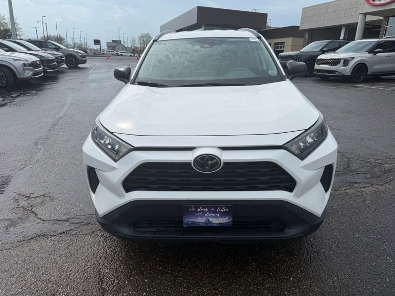 Used 2019 Toyota RAV4 LE image 2