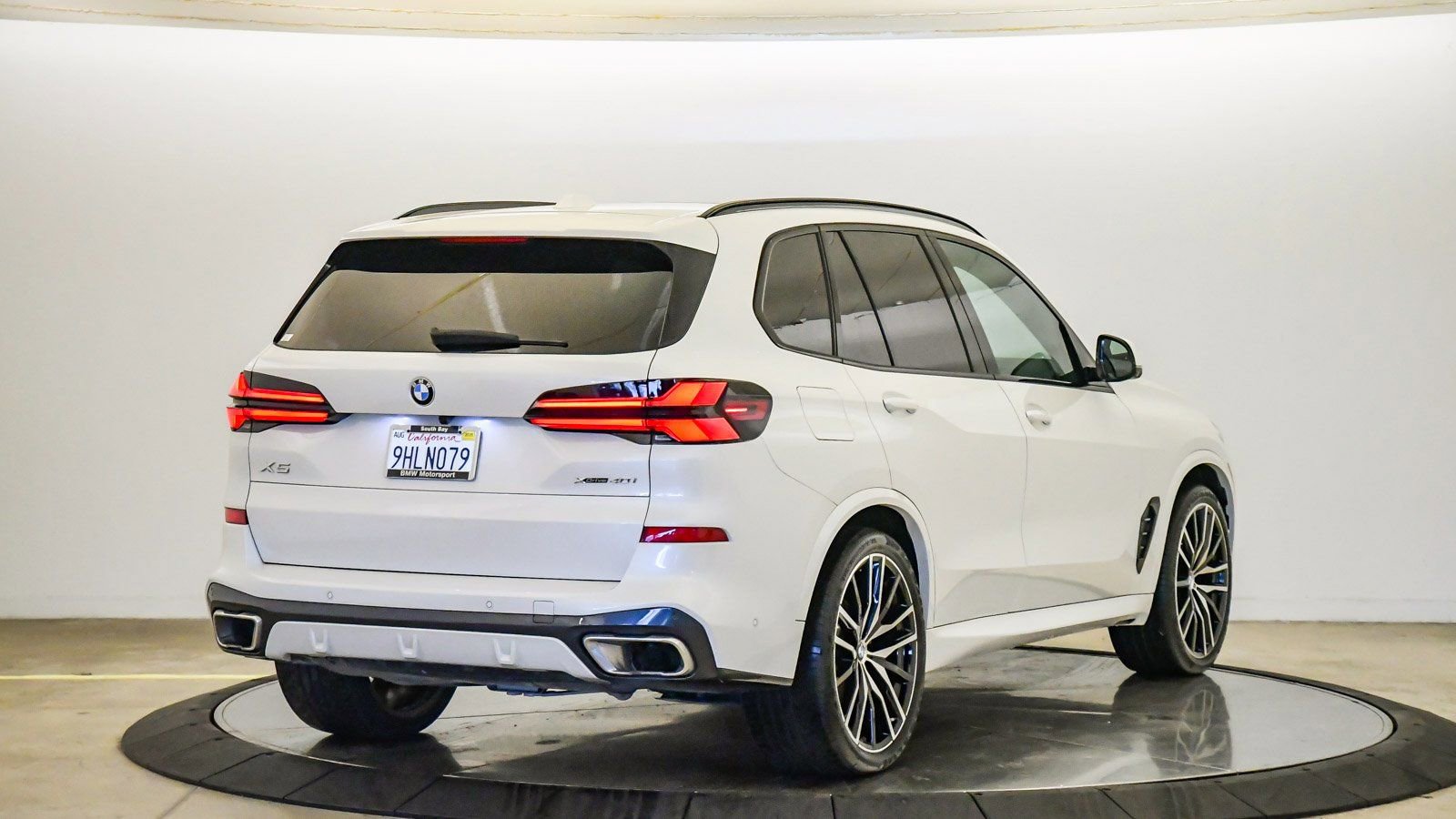 Certified 2024 BMW X5 xDrive40i w/ M Sport Package image 5