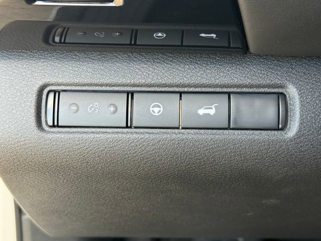 Used 2025 Nissan Pathfinder SV image 23