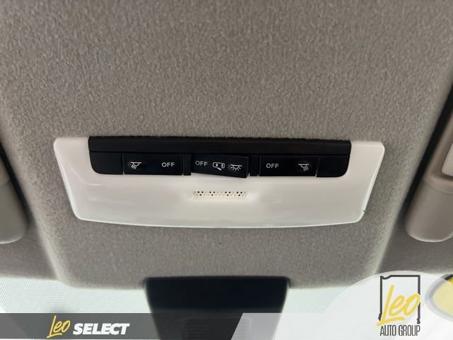 Used 2020 Nissan Kicks SR w/ Exterior Package FWD image 25