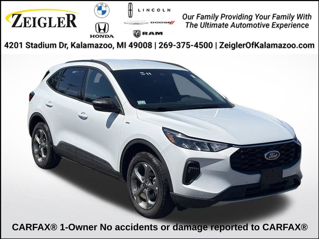 Used 2025 Ford Escape ST-Line AWD/4WD image 1
